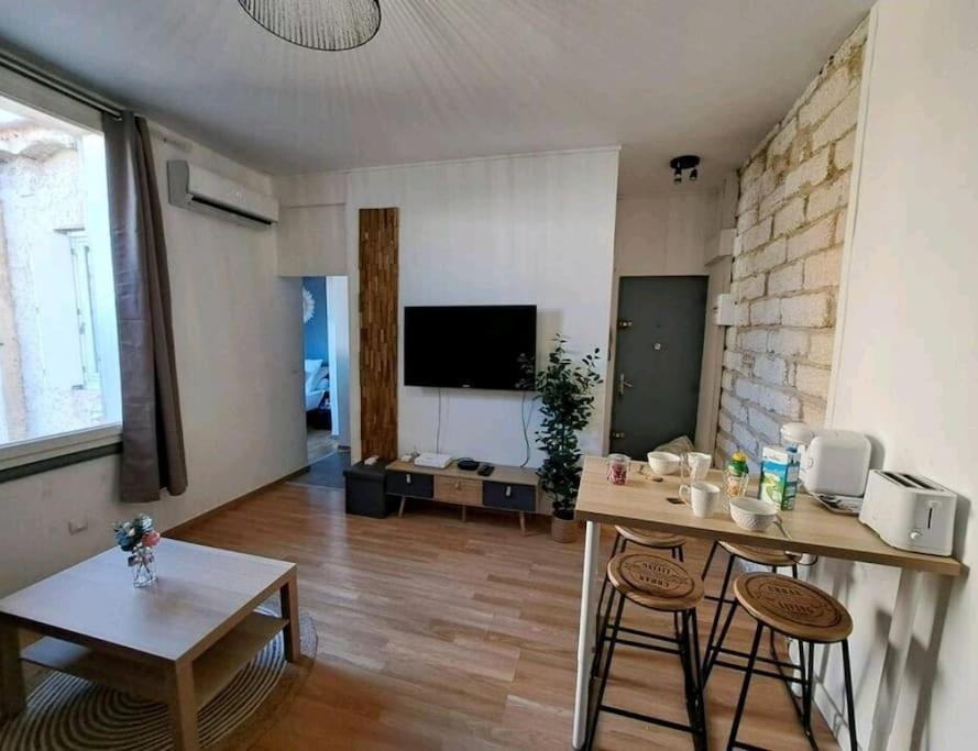 Logement Cosy Pour 4, Wifi, Centre Ville Montpellier Exterior photo
